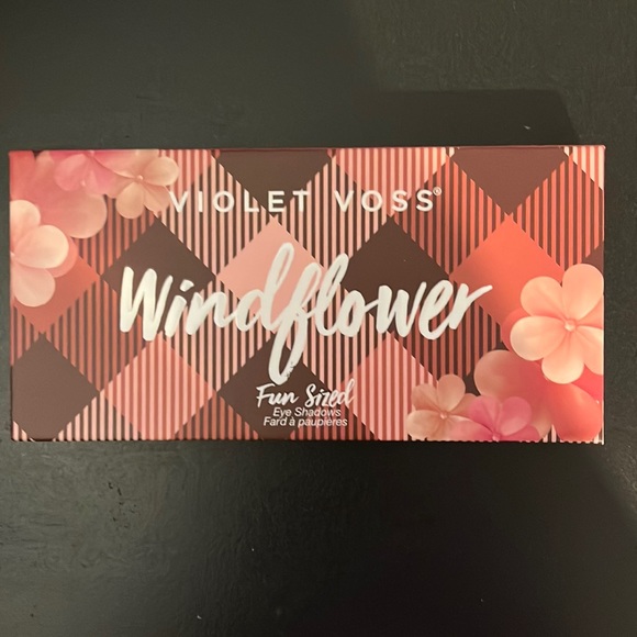 Eye shadow palette - Picture 1 of 3